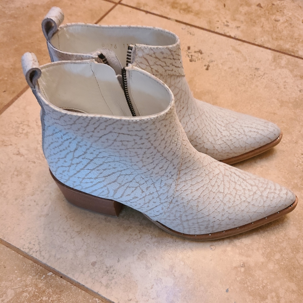 Freda Salvador Prime Bootie **Rare *** 6.5